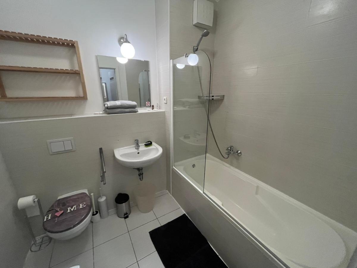 Corvin Pearl Deluxe Apartment Budapest Exterior photo